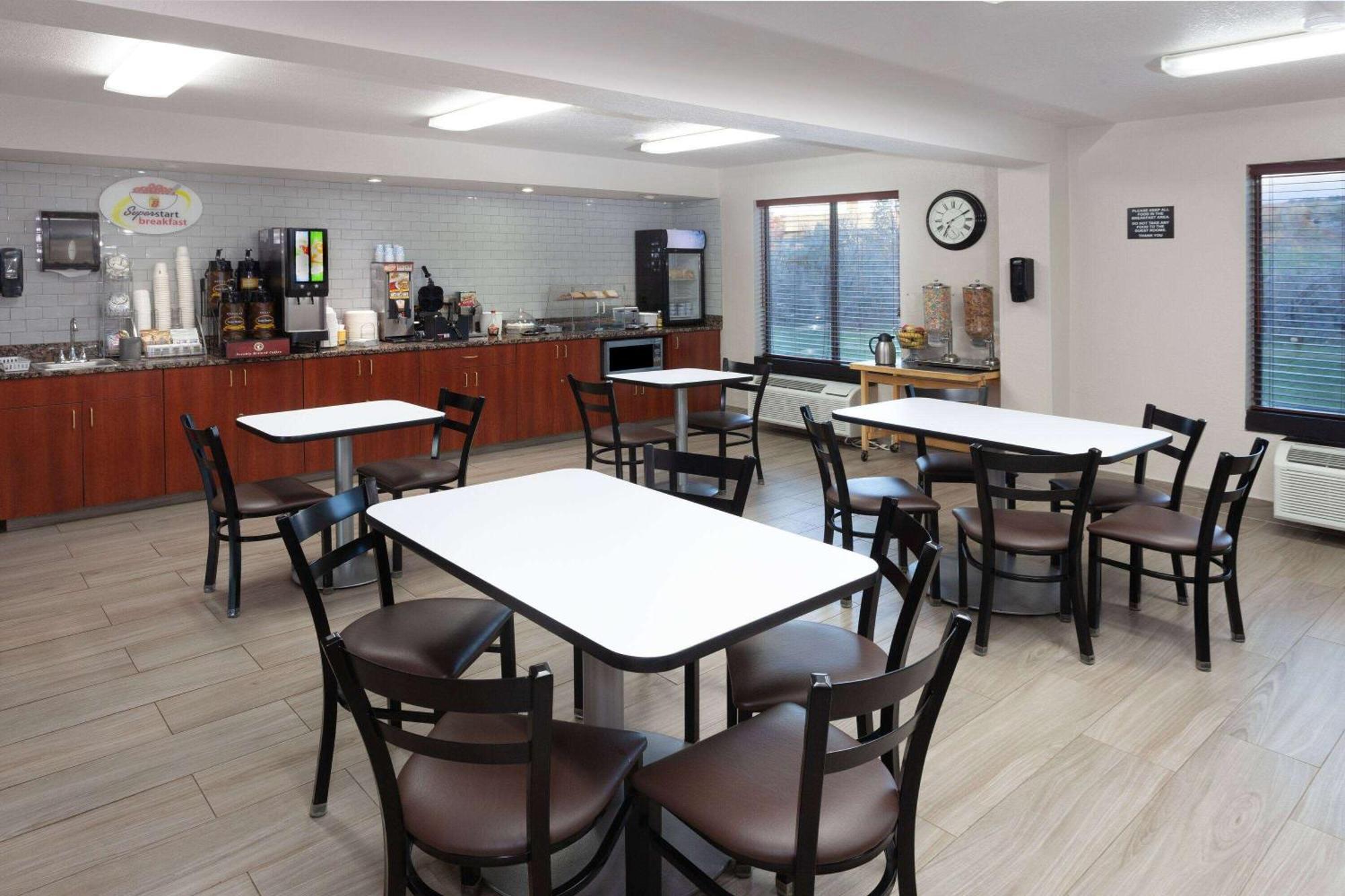 Super 8 By Wyndham Wausau Esterno foto